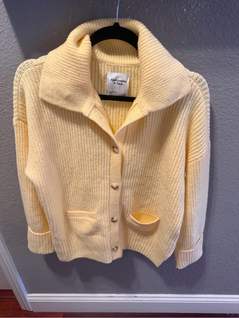 Abercrombie & Fitch Butter Yellow Ribbed Cardigan Sweater Collared Womens Small